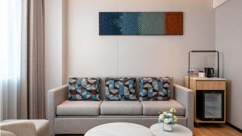 Yanjiang District Hotel | Holiday Inn Express Ziyang City Center by IHG