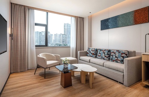 Yanjiang District Hotel | Holiday Inn Express Ziyang City Center by IHG