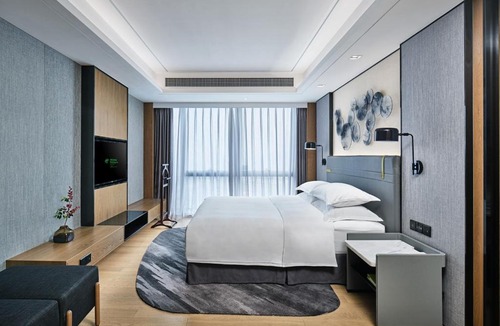 Baiyun Hotel | Holiday Inn Guangzhou South Lake-an lHG Hotel