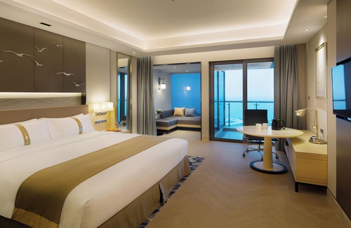 Donghu District Hotel | Holiday Inn Haikou West Coast by IHG