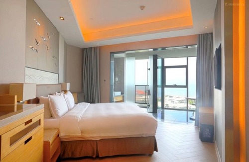 Donghu District Hotel | Holiday Inn Haikou West Coast by IHG