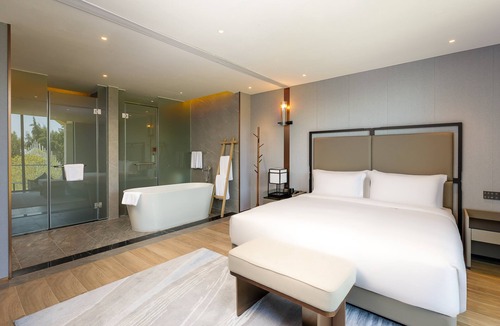 Perfume Bay Resort | Holiday Inn Hainan Xiangshui Bay by IHG