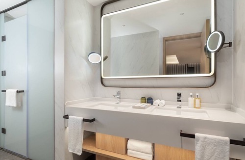 Tian Qiao Hotel | Holiday Inn Jinan Daming Lake By IHG