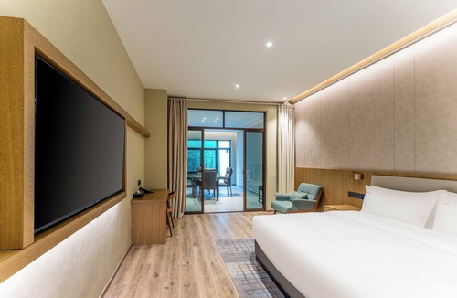 Chizhou Hotel | Holiday Inn Jiuhua Mountain Hot Spring by IHG