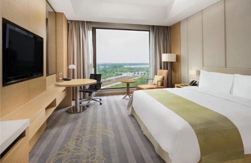 Wolong District Hotel | Holiday Inn Nanyang by IHG