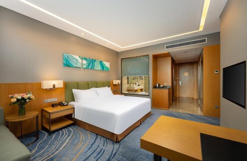 Shizhong District Hotel | Holiday Inn Neijiang Riverside by IHG