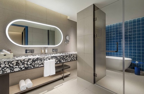 Pudong Hotel | Holiday Inn Shanghai Pudong Airport by IHG