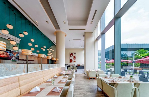 Pudong Hotel | Holiday Inn Shanghai Pudong Kangqiao by IHG