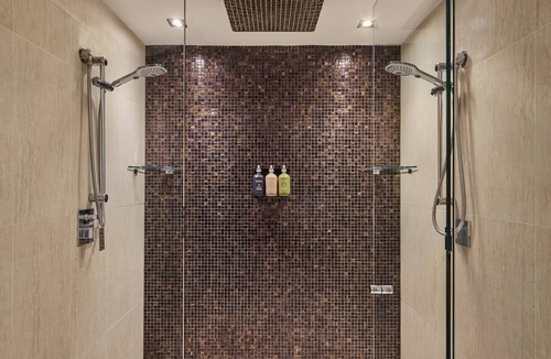 Cabramatta Hotel | Holiday Inn Warwick Farm by IHG