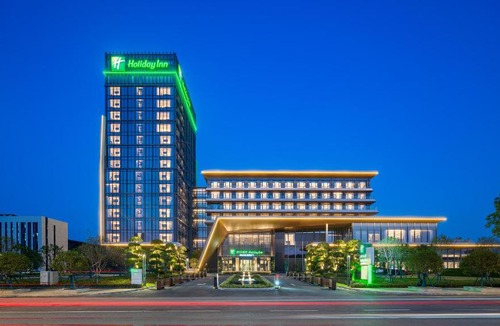 Caidian District Hotel | Holiday Inn Wuhan Houguan Lake by IHG