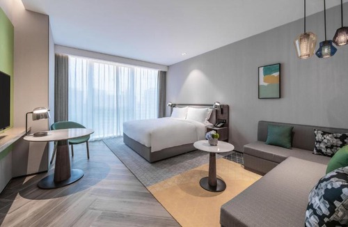 Baqiao Hotel | Holiday Inn Xi'an Chanba by IHG-Near Xi'an International Convention Exhibition Center and Shopping mall and The Romantic show of Xi'an-Free Luggage Storage-English Service