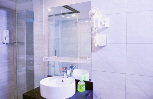 Changning Hotel | Home Inn Shanghai Songhong Road Metro