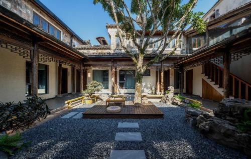 Hongcun Ancient Village Hotel | Hongcun Nanhu Guanyuan Designer Lake View Resort Hotel Scenic spot tickets are not included