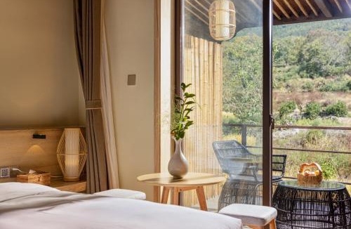 Yi County Bed & Breakfast | Hongcun Tachuan Heritage Garden Resort-Ancient Huizhou Architecture, Ricefield Views & Butler Service