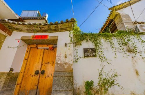 Dali Ancient Town Villa | Honglin Houseg虹林的小院 防疫整栋 古城里温馨私家小院 享受大理慢时光 树下喝茶聊天 烧烤娱乐自助厨房 休闲好去处