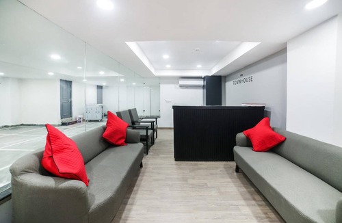 Delhi Hotel | Hotel ∙ 3 guests