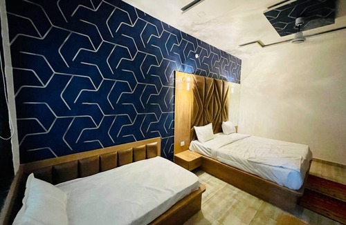 Mathura Hotel | Hotel B P Emerald