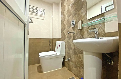 Sinamangal Hotel | Hotel FIve Season Inn