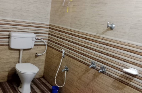 Nalbari Hotel | Hotel gayatri