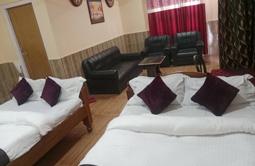 Nalbari Hotel | Hotel gayatri