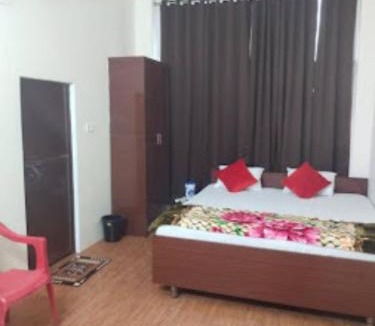 Varanasi Hotel | Hotel GRG Varanasi Paradise Varanasi - Perfect Location - Parking Facilities - Restaurant Available
