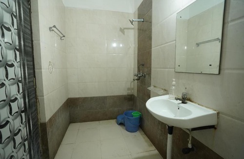 Vrindavan Hotel | Hotel Gwala Guest House By WB Inn