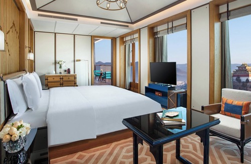 Shangri-La Hotel | Hotel Indigo Diqing Moonlight City by IHG