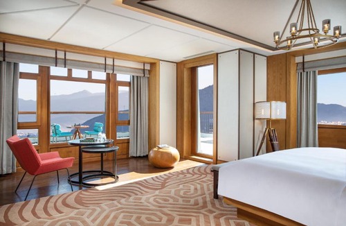 Shangri-La Hotel | Hotel Indigo Diqing Moonlight City by IHG