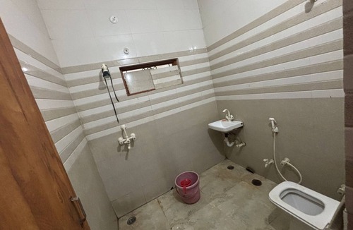 Vrindavan Hostel | HOTEL KRISHNA HERITAGE VRINDAVAN
