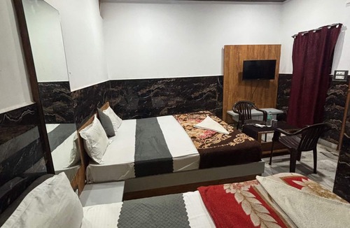 Vrindavan Hostel | HOTEL KRISHNA HERITAGE VRINDAVAN
