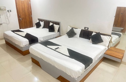 Vrindavan Hostel | HOTEL KRISHNA HERITAGE VRINDAVAN