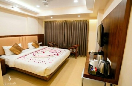 Misrikh Hotel | Hotel Madhava Naimisharanya