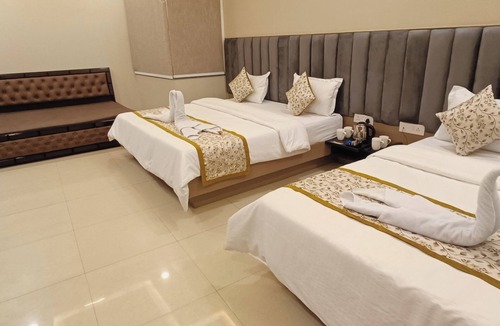 Mathura Hotel | Hotel Madhavam