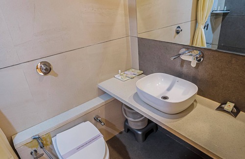 Mathura Hotel | Hotel Mukut Mani Govardhan