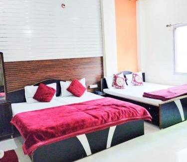 Varanasi Hotel | Hotel New Ashiyana Palace Varanasi - Fully-Air-Conditioned hotel at prime location With Wifi , Near-Kashi-Vishwanath-Temple, and-Ganga-ghat - Best Hotel in Varanasi