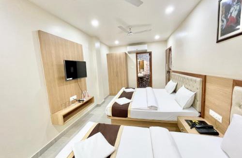 Varanasi Hotel | HOTEL NIVEDITA ! VARANASI fully Air-Conditioned hotel with Parking availability, near Kashi Vishwanath Temple, and Ganga ghat