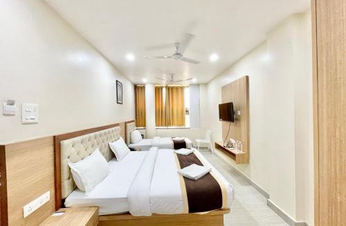 Varanasi Hotel | HOTEL NIVEDITA ! VARANASI fully Air-Conditioned hotel with Parking availability, near Kashi Vishwanath Temple, and Ganga ghat