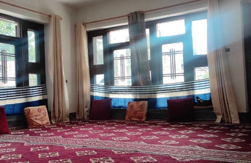 Srinagar Apartment | Hotel O POP Maryam Homestay