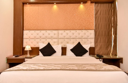 Indirapuram Hotel | Hotel Park well