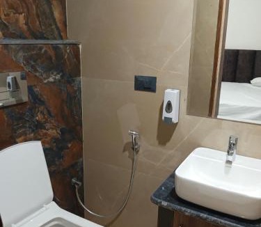 Vrindavan Hotel | Hotel Priyakunj by Naavagat