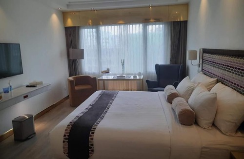 Dhaka Hotel | Hotel Razmoni Isha Kha International