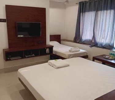 Sualkuchi Hotel | Hotel Royal Majestic