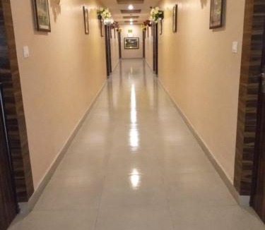 Gomti Nagar Hotel | Hotel S R