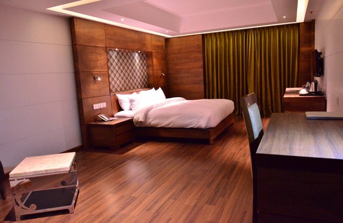 Hazratganj Hotel | Hotel Silvete