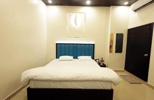 Varanasi Hotel | Hotel The Banaras Stay Varanasi - Air-Conditioned with Parking availability, near Kashi Vishwanath Temple and Ganga Ghat