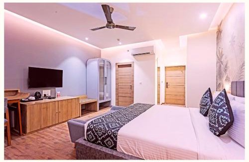 Rakabganj Hotel | HOTEL V J - INTERNATIONAL PALACE Near Park - A Premium Hotel In Agra