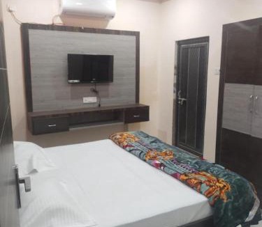Varanasi Hotel | Hotel Varanasi Paradise - Best Seller - Parking facilities