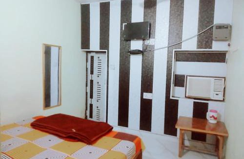 Misrikh Hotel | Hotel Vasavi Naimisharanya