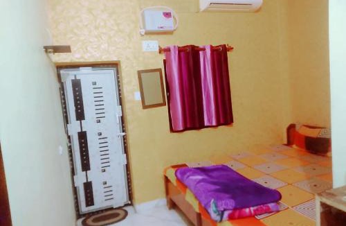 Misrikh Hotel | Hotel Vasavi Naimisharanya