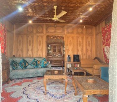 Dal Lake Hotel | Houseboat New heidi